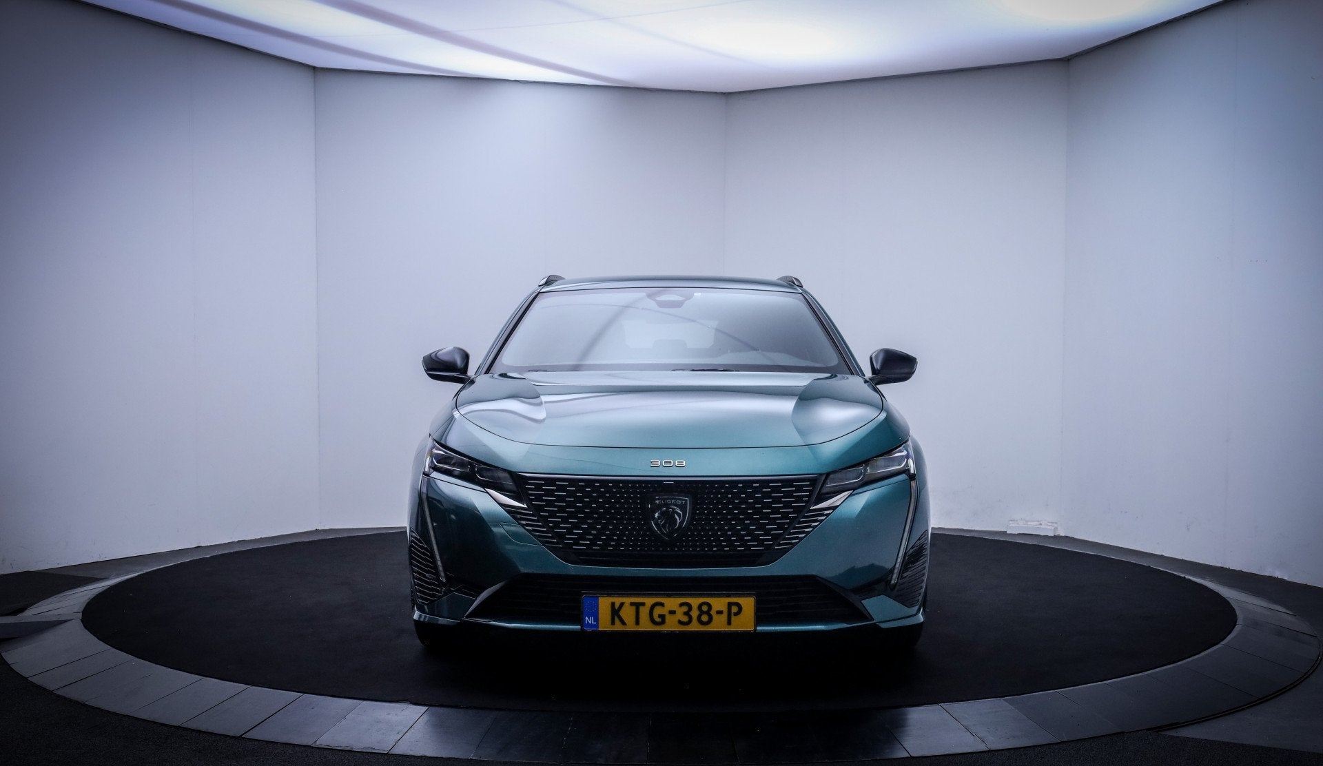 Peugeot 308 SW 1.2T Aut. GT-Pack MATRIX LED | 360 CAM | ACC, Gebruikt, Zwart, 1199 cc, Leder en Stof