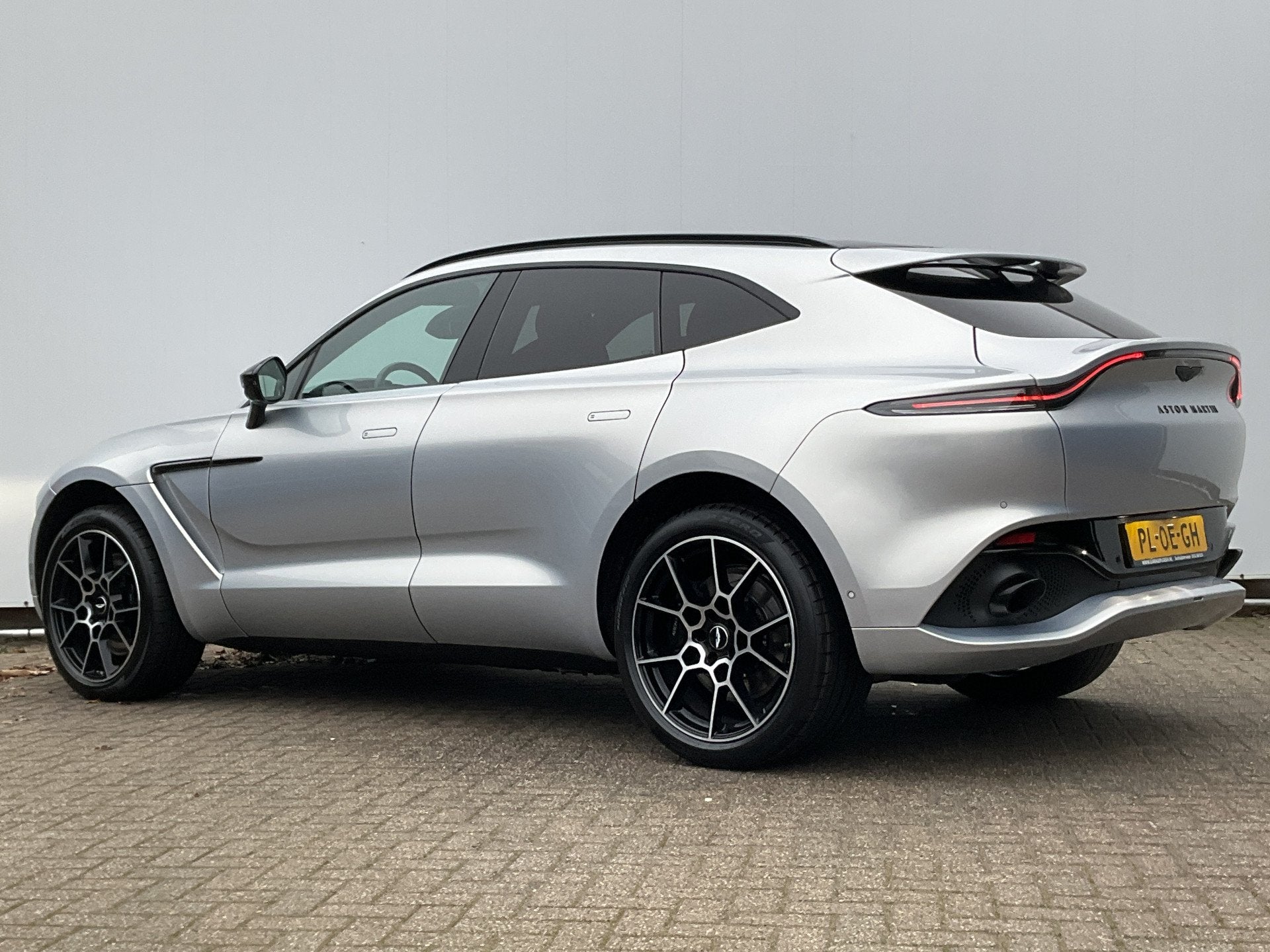 Foto 2 van Aston Martin Dbx 4.0 V8 360 Memory Stoelverw/koeling Sfeer