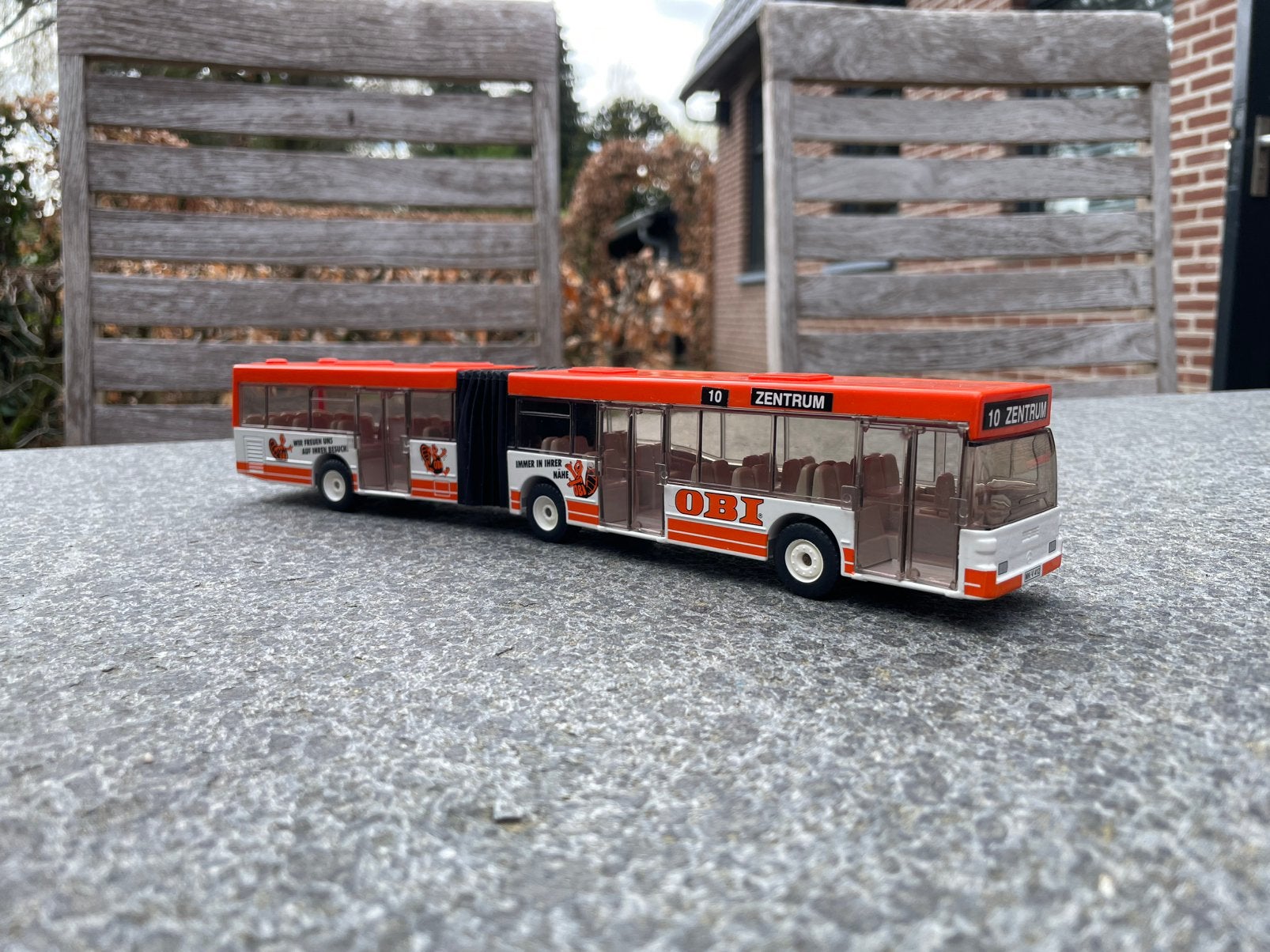 Siku 3517 - Mercedes O405 gelede bus OBI, Hobby en Vrije tijd, Modelauto's | 1:50, Ophalen of Verzenden, Nieuw, Bus of Vrachtwagen