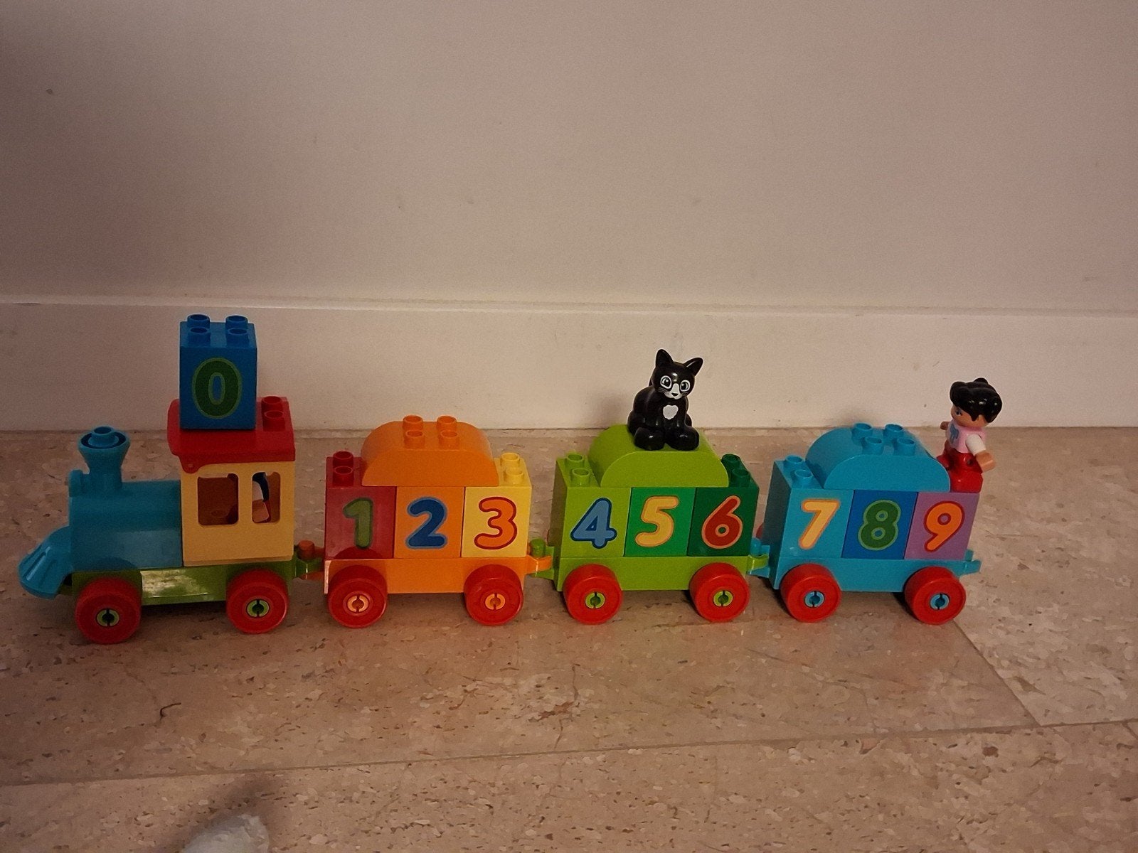Duplo nummer trein met poppetjes en kat