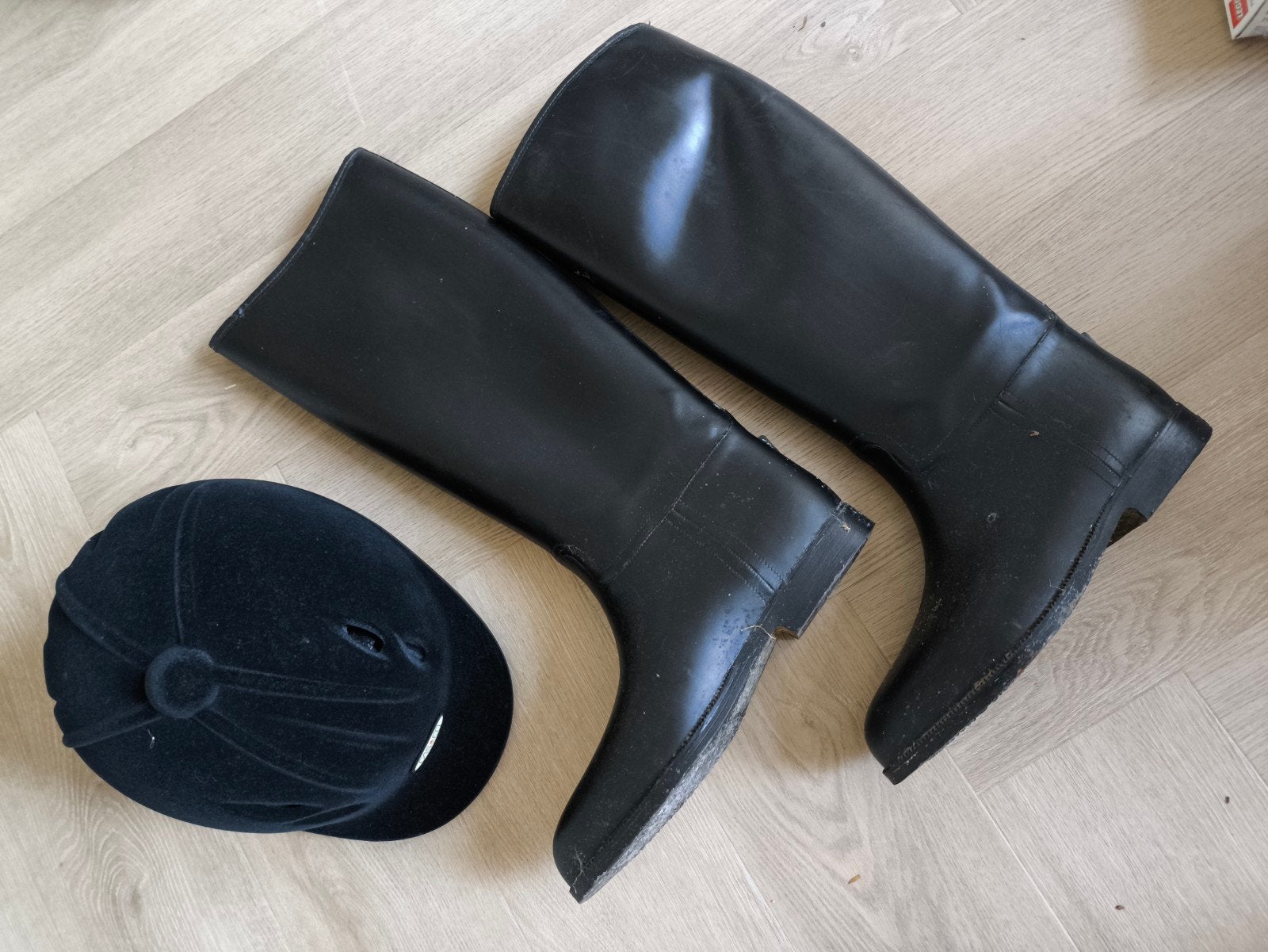 Paardrijlaarzen maat 44 en rijcap maat L (58-62 cm), Dieren en Toebehoren, Gebruikt, L, Ophalen of Verzenden, Zwart