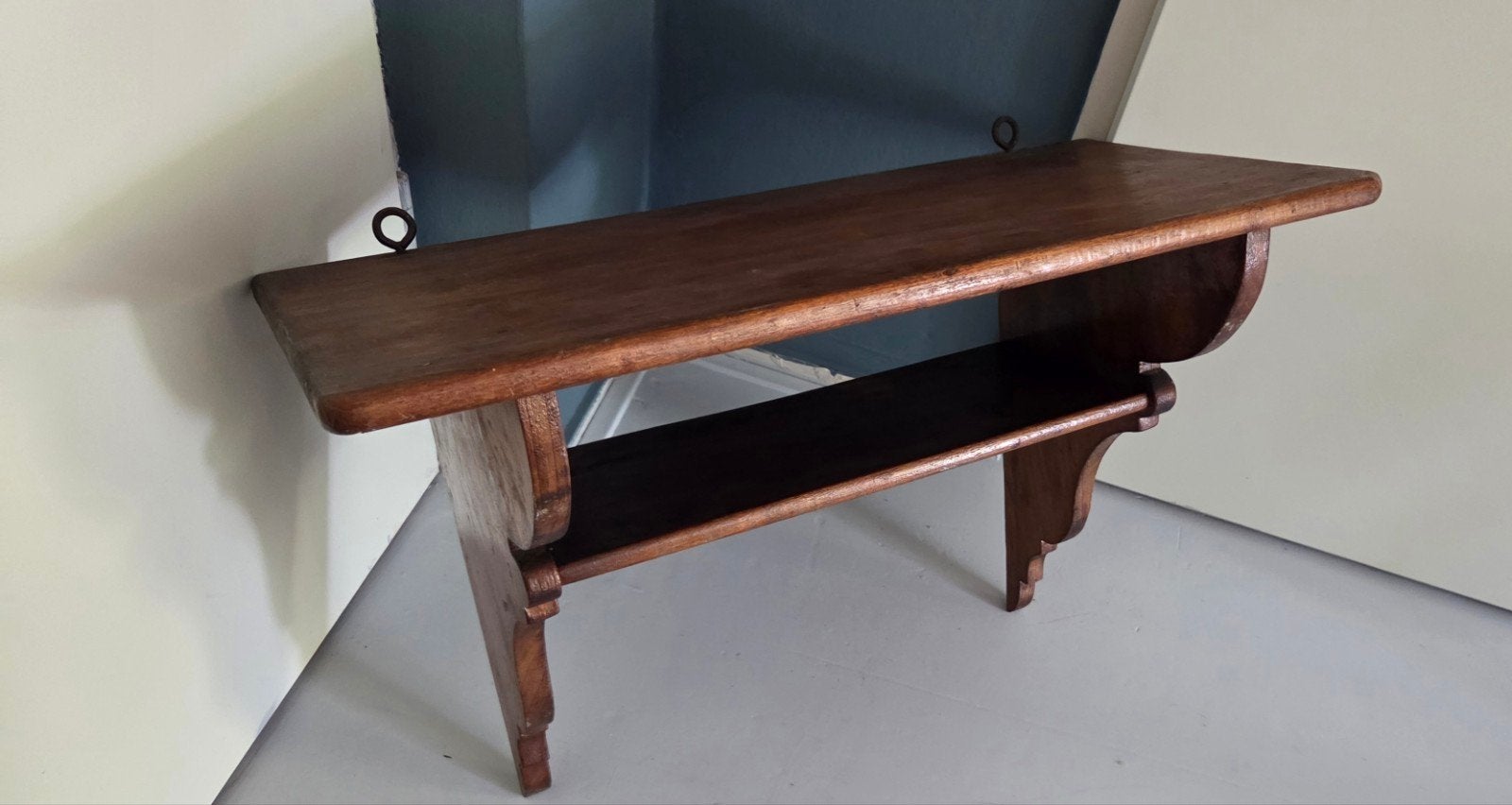Stevig oud Frans houten wandrek of regaal. Het rek is 61 cm, Ophalen of Verzenden