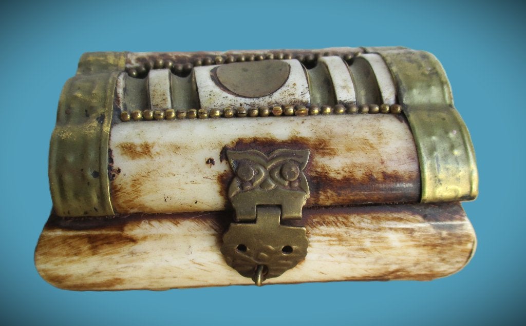 Benen Ringendoosje~Been met messing~vintage Ringen, Antiek en Kunst, Natuurlijk materiaal, Afrika, Doos, Gesneden