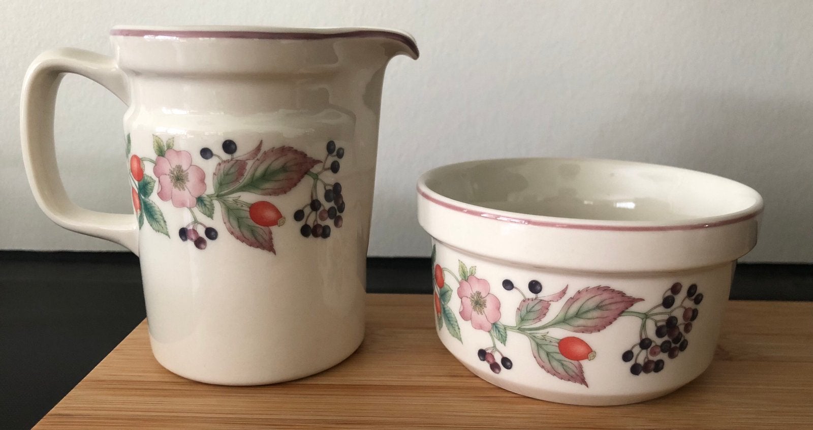 Wedgwood Rosebery. Melkkannetje en suikerbakje. NIEUWSTAAT!, Ophalen of Verzenden, Zo goed als nieuw, Porselein, Overige typen