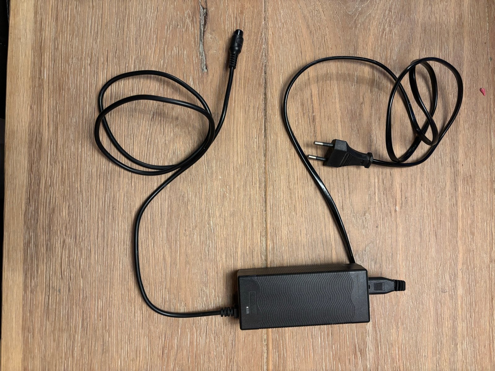 Power Charger SLS4210 - AC100V-240V, DC42V-1A, Ophalen of Verzenden, Zo goed als nieuw