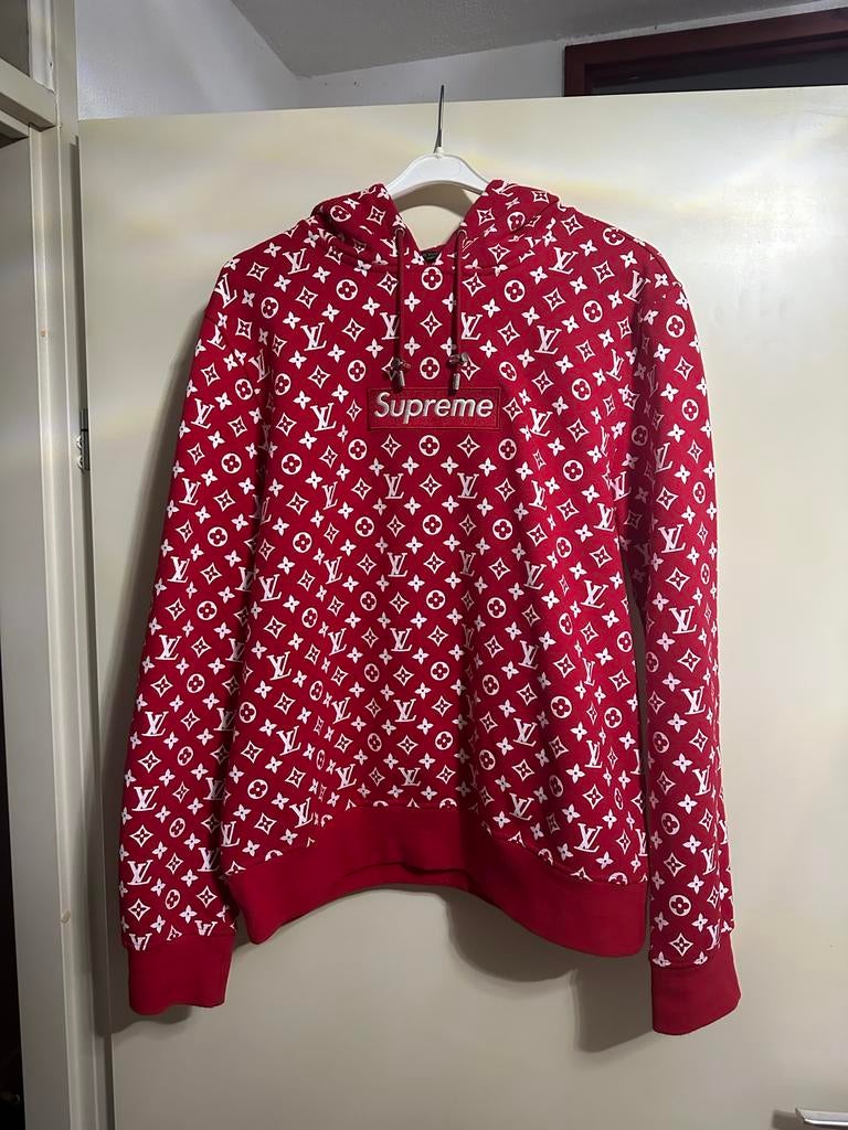 Louis Vuitton x Supreme Hoodie - Maat L - Ongedragen, Verzenden, Nieuw, Maat 52/54 (L), Rood