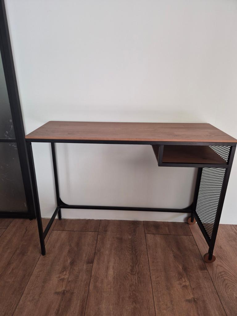 fjällbo laptop tafel Ikea , Trappedal kast, gratis zadelkruk, Huis en Inrichting, Ophalen, Opbergruimte, Gebruikt, Hout