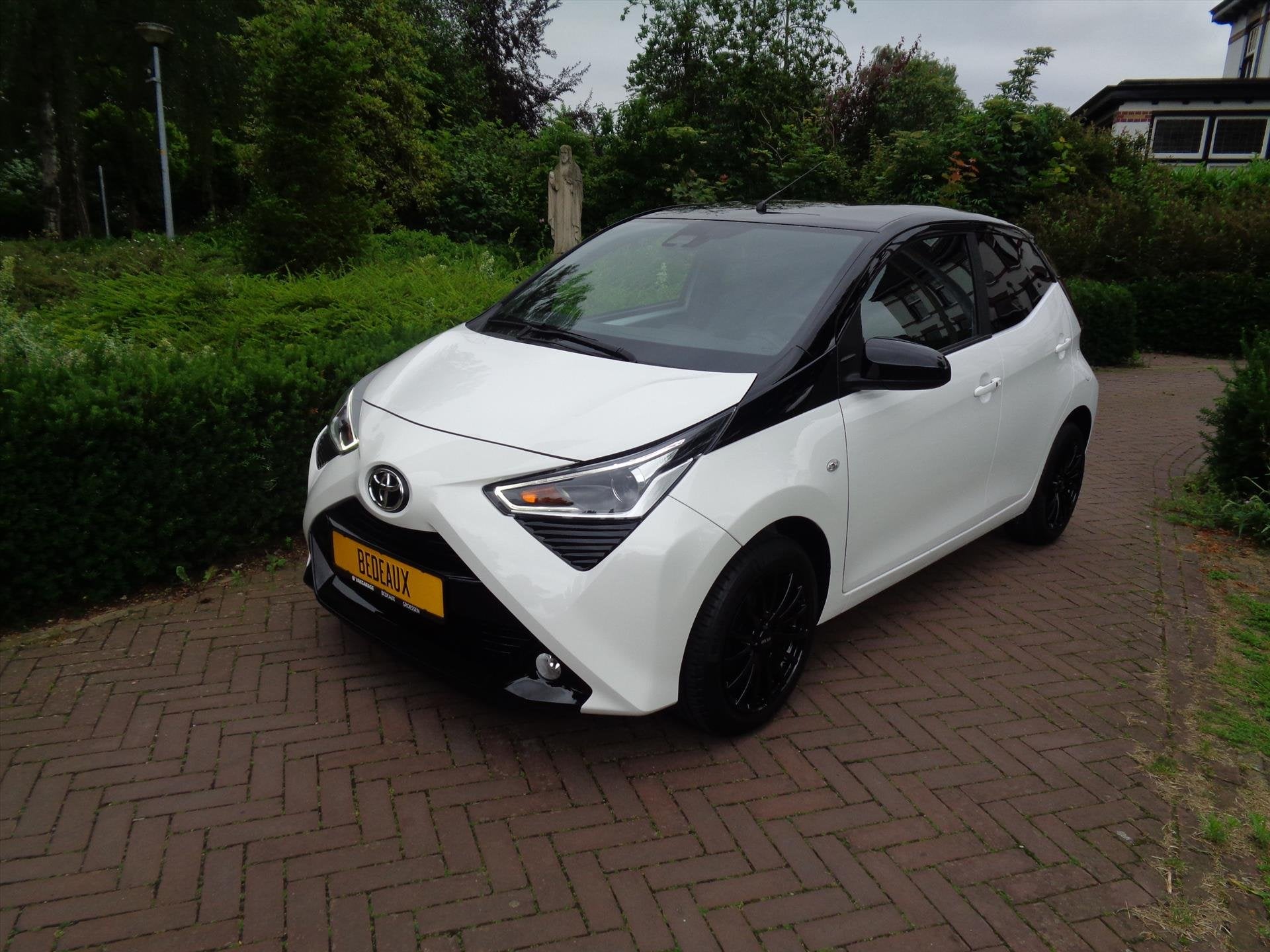 TOYOTA Aygo 1.0 VVT-i 72pk 5D x-clusiv Edition Blackwheels b, Auto's, Toyota, 12 maanden, Gebruikt, 4 stoelen, Leder en Stof
