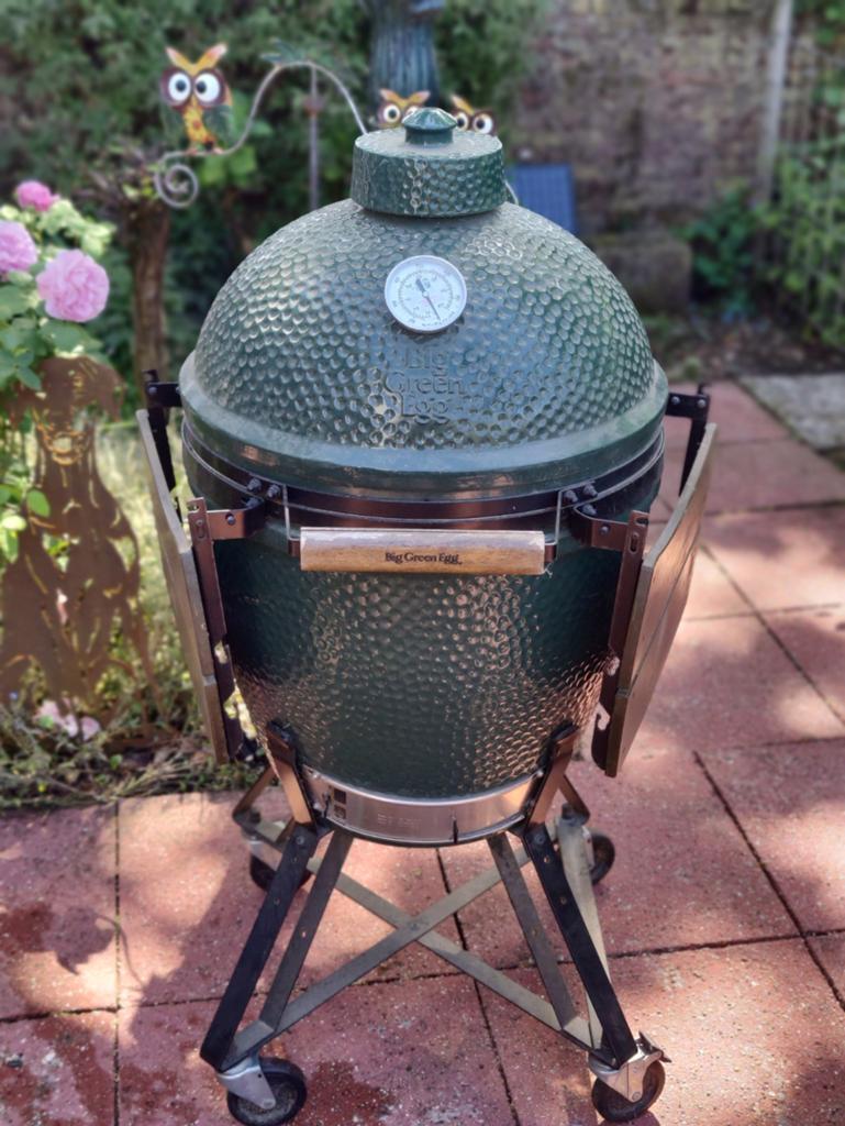 Big Green Egg Large op wielen met klaptafeltjes. Gebruikt., Tuin en Terras, Ophalen