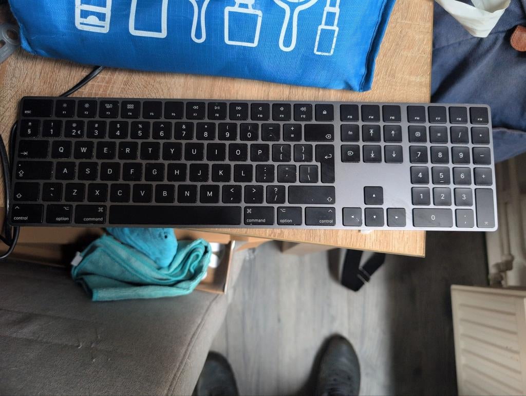 Apple Magic Keyboard met numeriek toetsenblok, Ophalen, Multimediatoetsen, Zo goed als nieuw, Draadloos