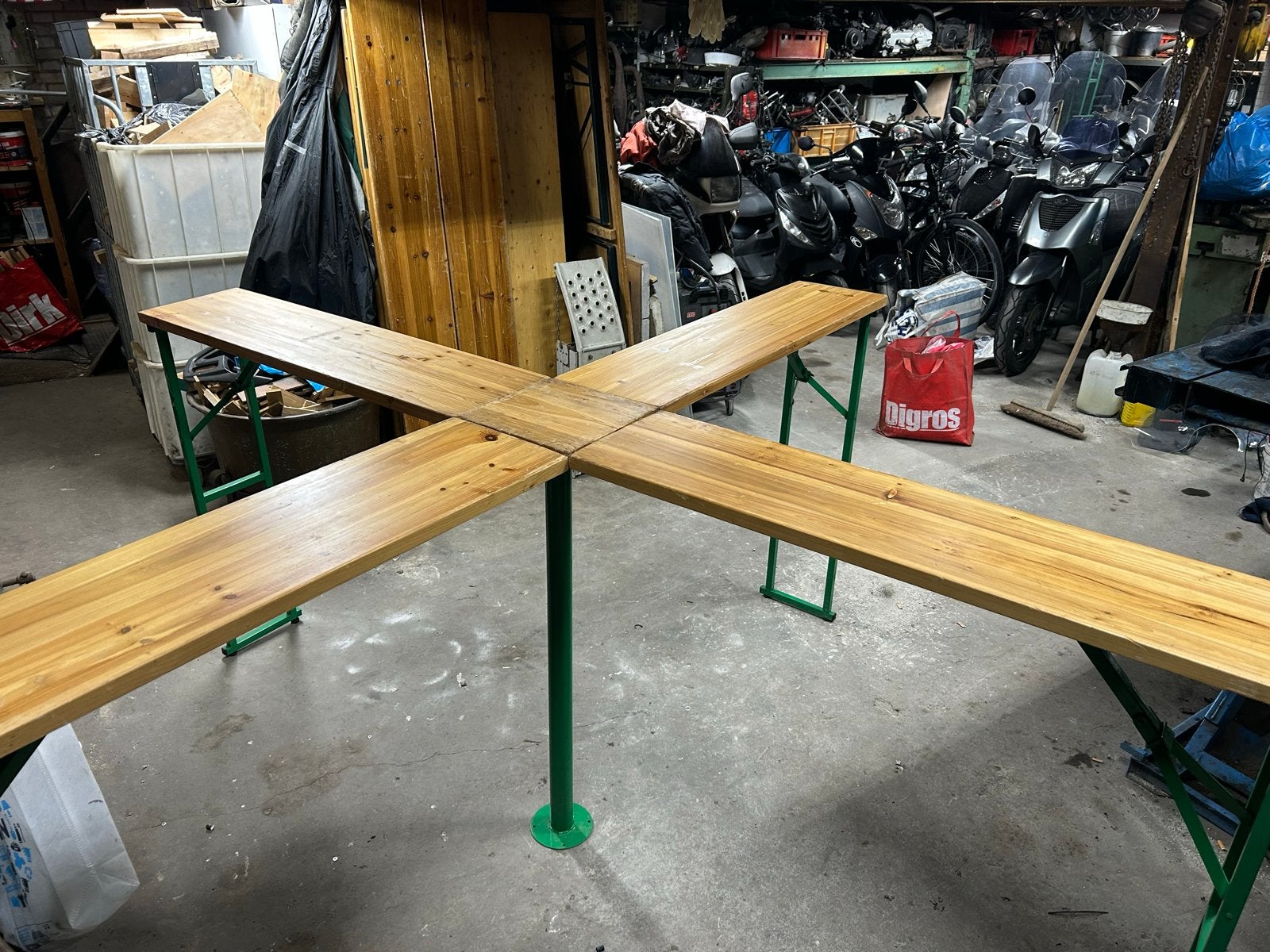 Biertafel in kruisvorm ideaal voor feestjes, Ophalen, Gebruikt