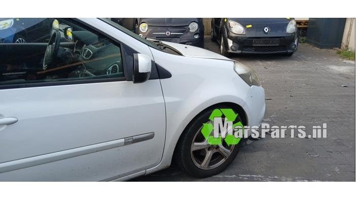 Scherm rechts-voor van een Renault Clio, Gebruikt, -, Renault, -