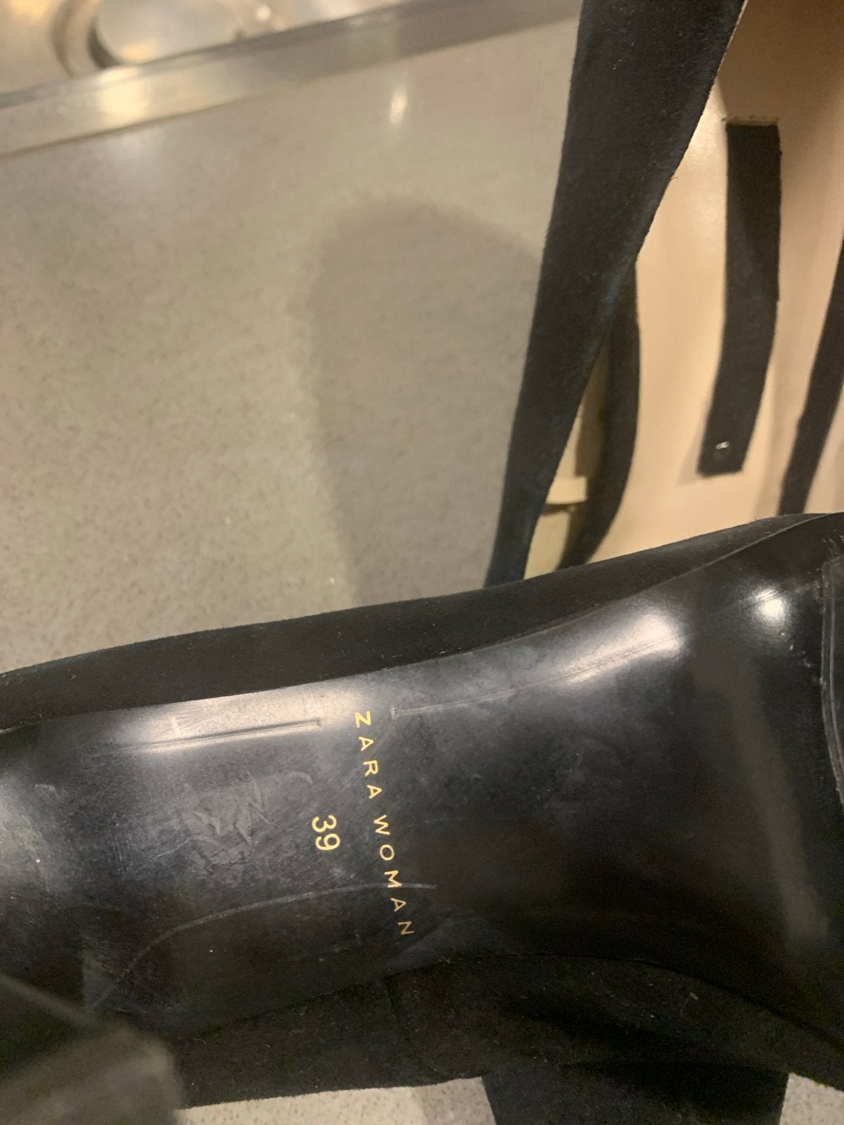 Zara Woman Zwarte Pumps Maat 39 met Gouden Hak, Ophalen of Verzenden, Gedragen, Zwart, Pumps