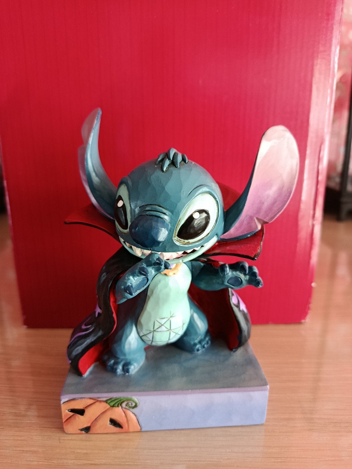 Jim Shore Disney Stitch Vampier Beeldje Halloween, Ophalen, Overige figuren, Zo goed als nieuw, Beeldje of Figuurtje