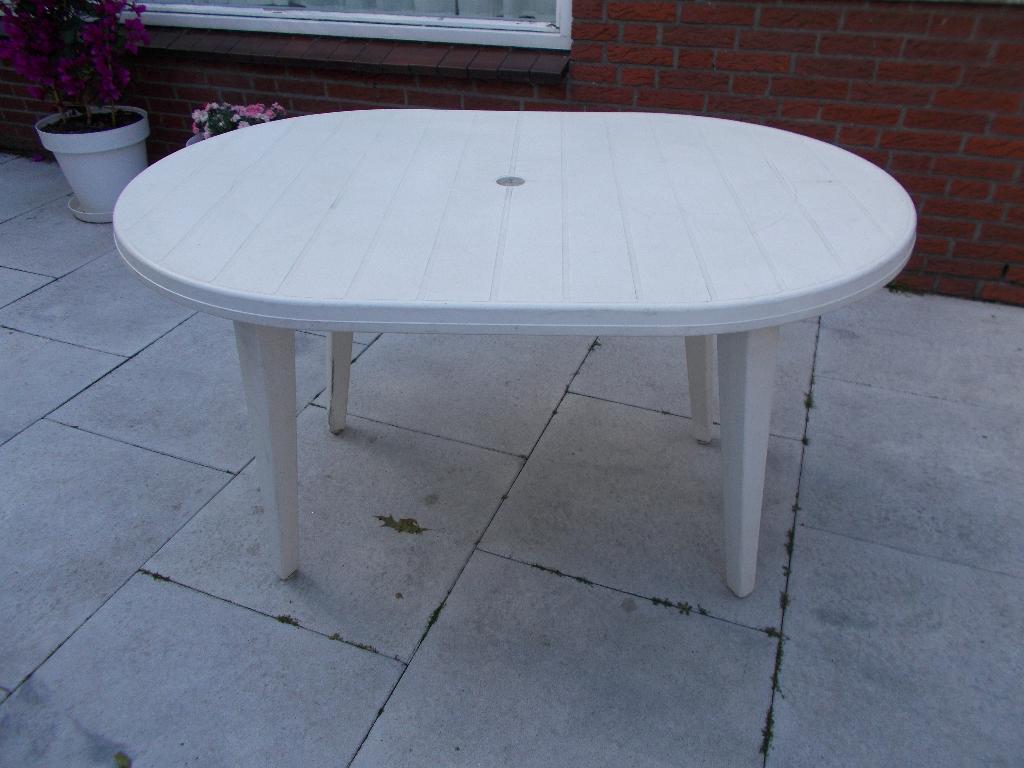 Hard kunststof witte ovale tuintafel, Tuin en Terras, Tuintafels, Ophalen, Gebruikt, Ovaal, Kunststof