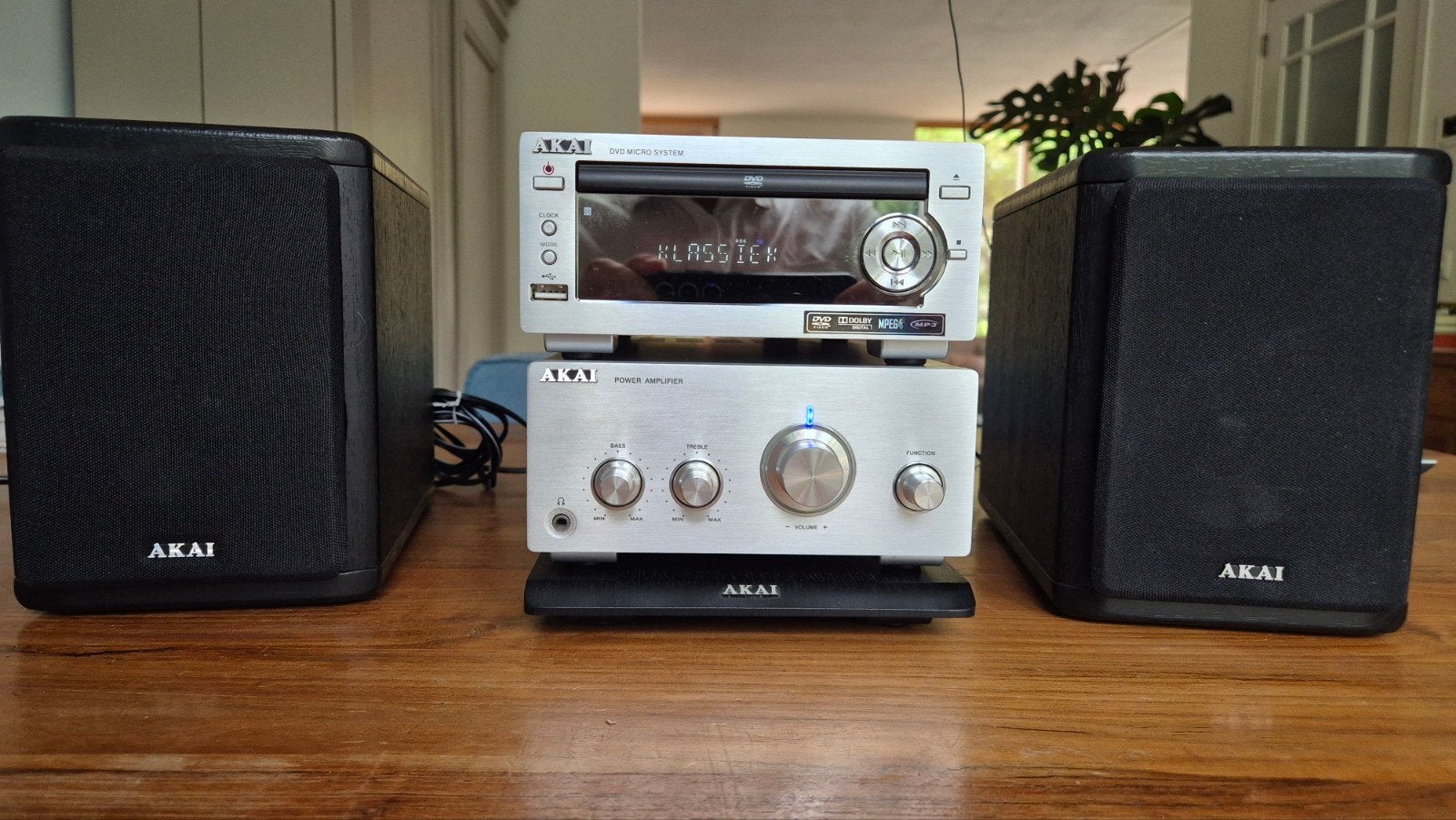 Akai AMD60 Microset met cd/dvd, tuner, met afstandbediening, Ophalen of Verzenden, Zo goed als nieuw, Speakers, Microset
