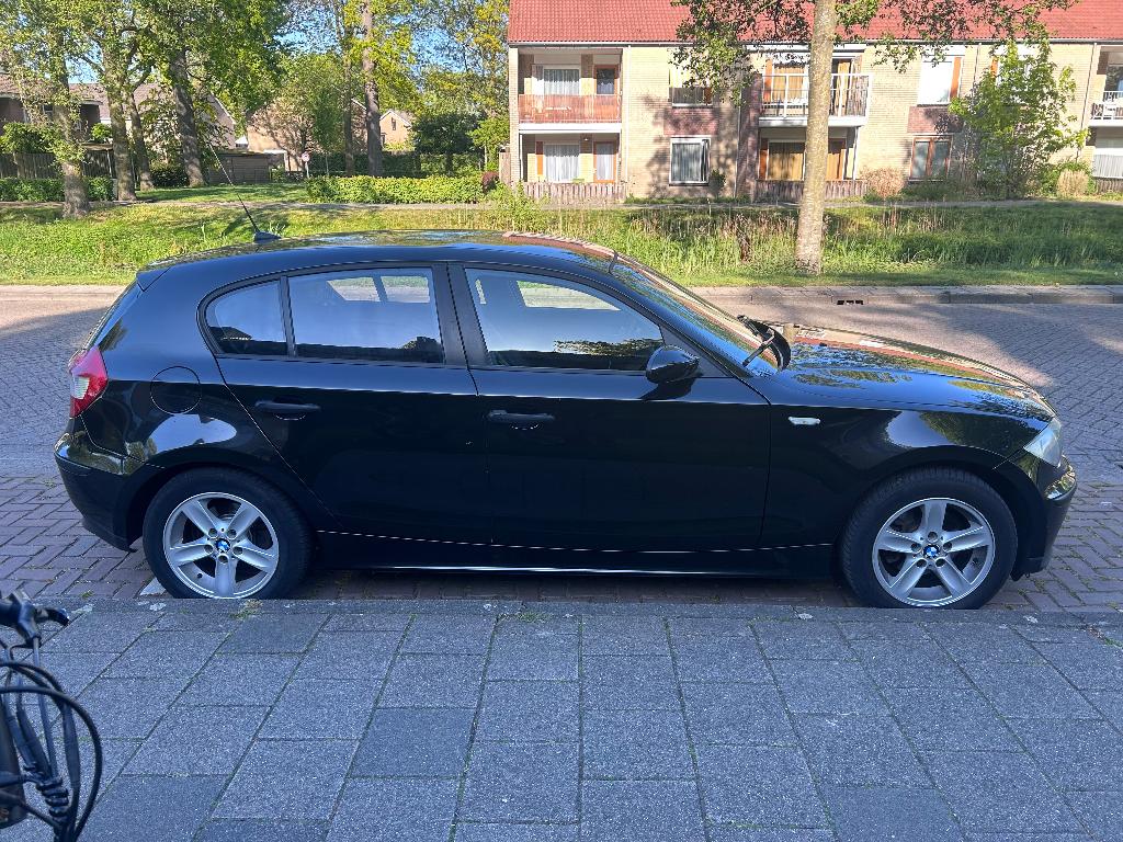 BMW 1-Serie 1.6 116I 2005 Zwart, Auto's, 1596 cc, Achterwielaandrijving, Zwart, 4 cilinders