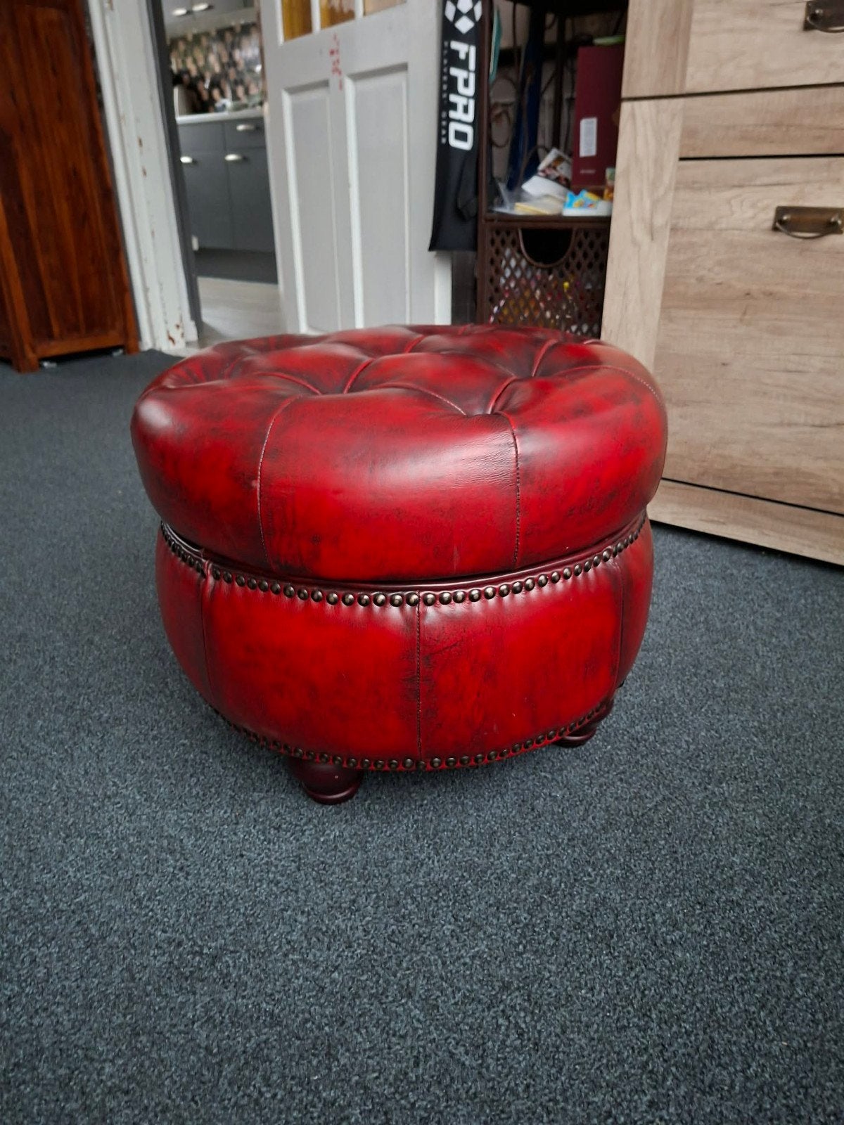 Chesterfield voetbankje - Rood leer, Huis en Inrichting, Ophalen, Gebruikt, Leer, 50 tot 75 cm