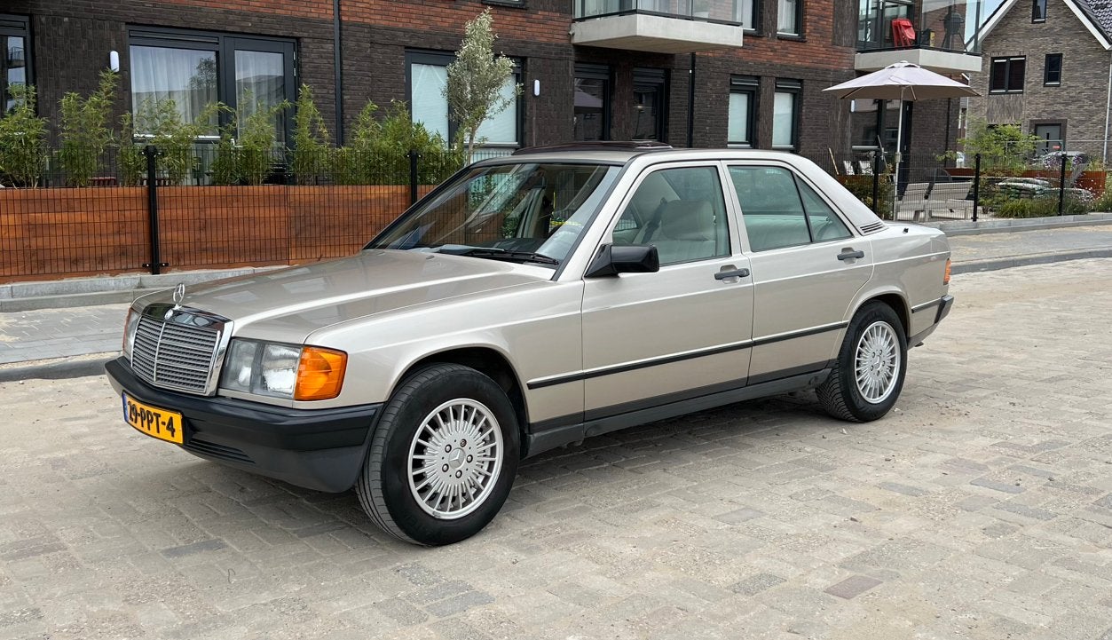 Mercedes-Benz 190 2.0 - 1986 - Automaat - Oldtimer (sept.), Automaat, Beige, 4 cilinders, 102 pk