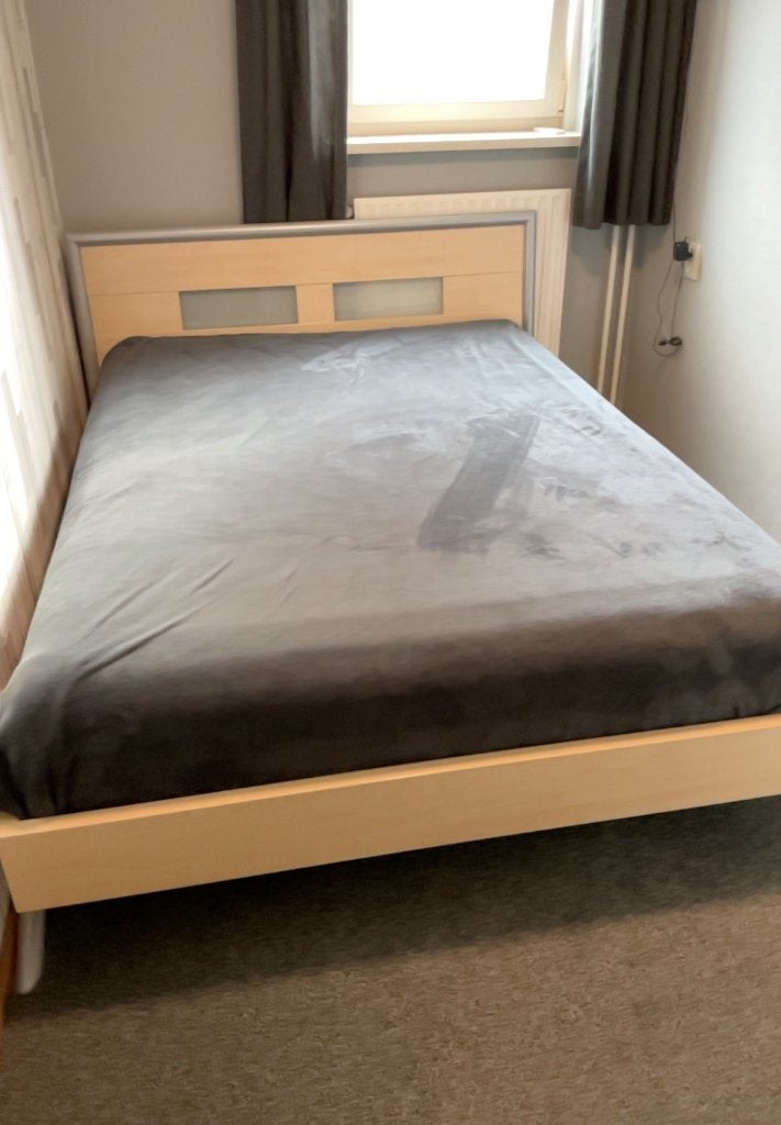 Bed 2 persoonsbed 140 bij 2 meter, Ophalen, Strak, Gebruikt, Overige kleuren