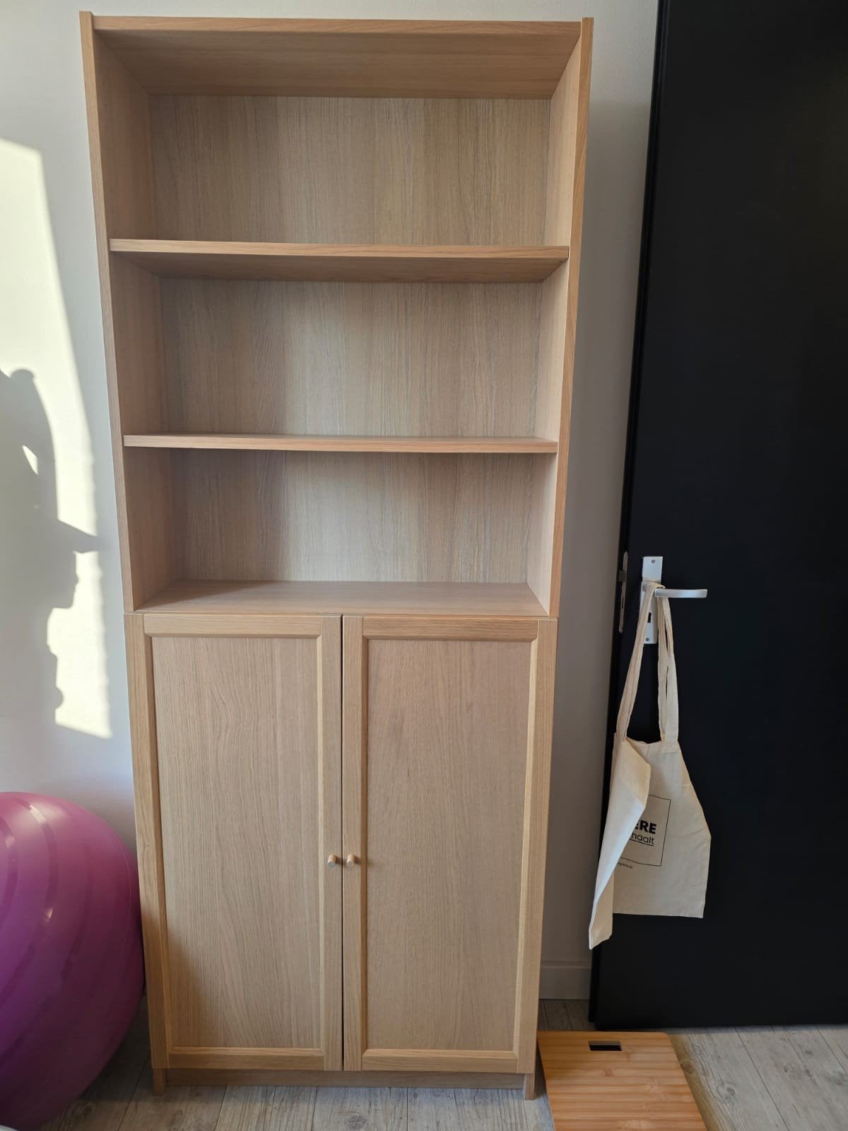 IKEA BILLY Boekenkast met deuren, licht eiken, Ophalen, 200 cm of meer, 50 tot 100 cm, Zo goed als nieuw