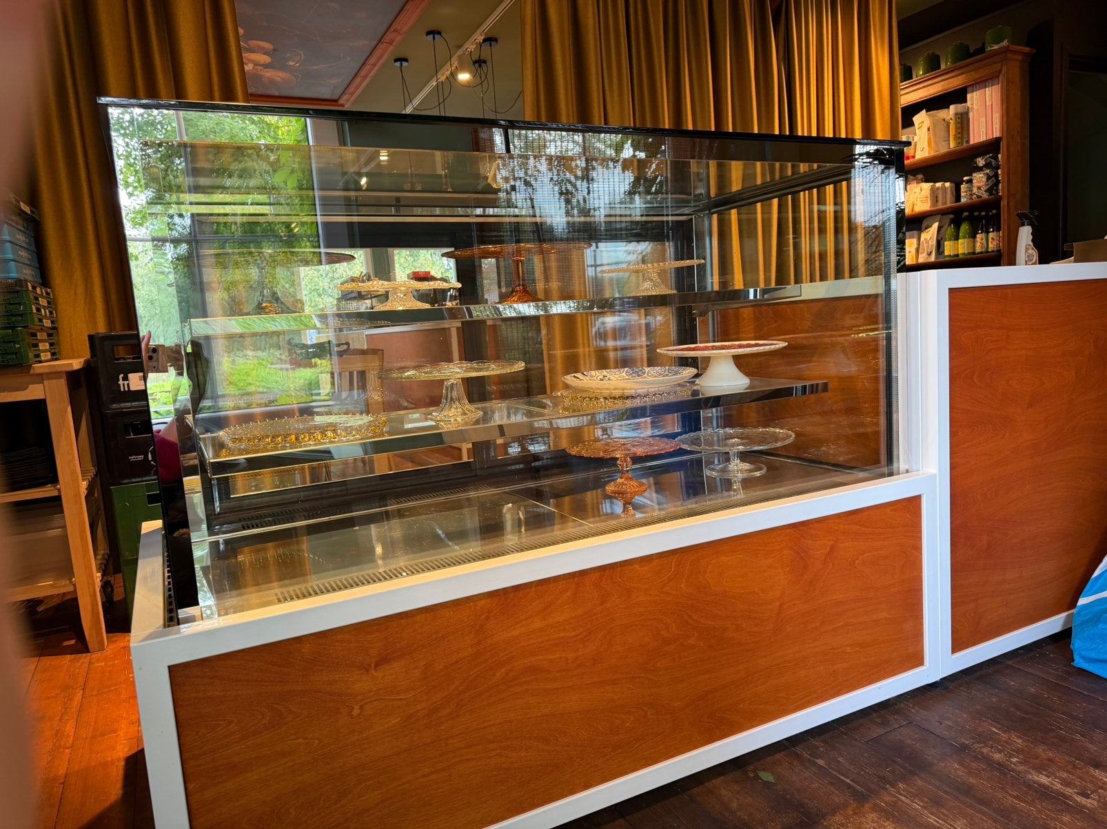 Koel- en gebaksvitrine 620 liter, Witgoed en Apparatuur, Ophalen, Zonder vriesvak, 120 tot 140 cm, 200 liter of meer
