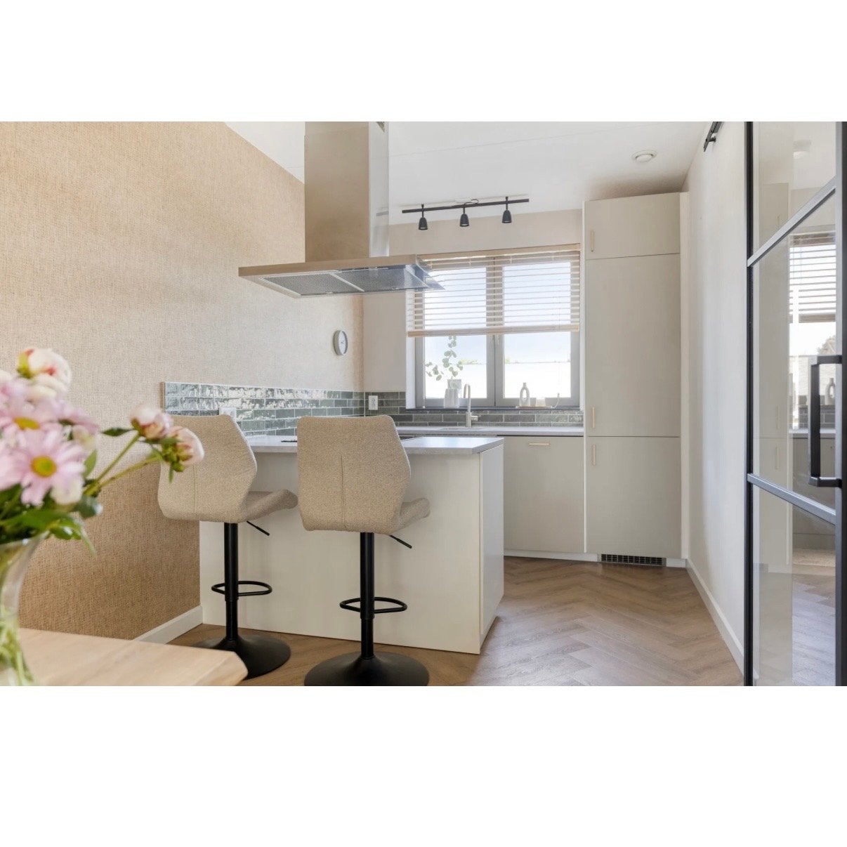 Moderne keuken met Kookeiland en Bar, Huis en Inrichting, Gebruikt, Wit, Enkelwandige keuken, Ophalen of Verzenden