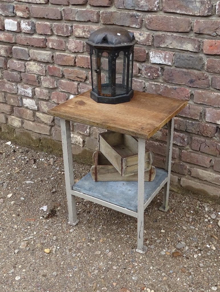 oud kastje tafeltje bijzettafel ijzer met eikenhouten blad, Antiek en Kunst, Ophalen