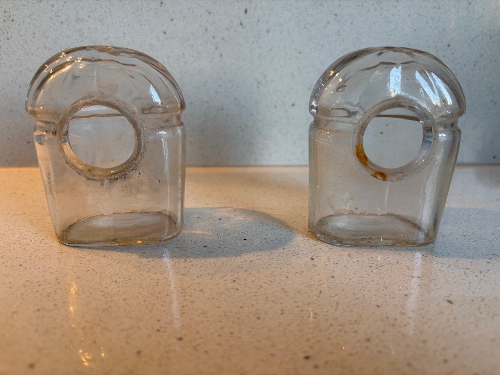 Oude glazen drink/voeder bakjes voor vogels. Gemerkt., Ophalen of Verzenden, Gebruikt, Eten en Drinken