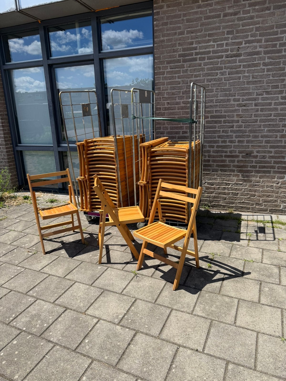 Partij van 53 vintage hardhouten klapstoelen ‘80, Ophalen of Verzenden, Zo goed als nieuw, Nvt, Vijf, Zes of meer stoelen