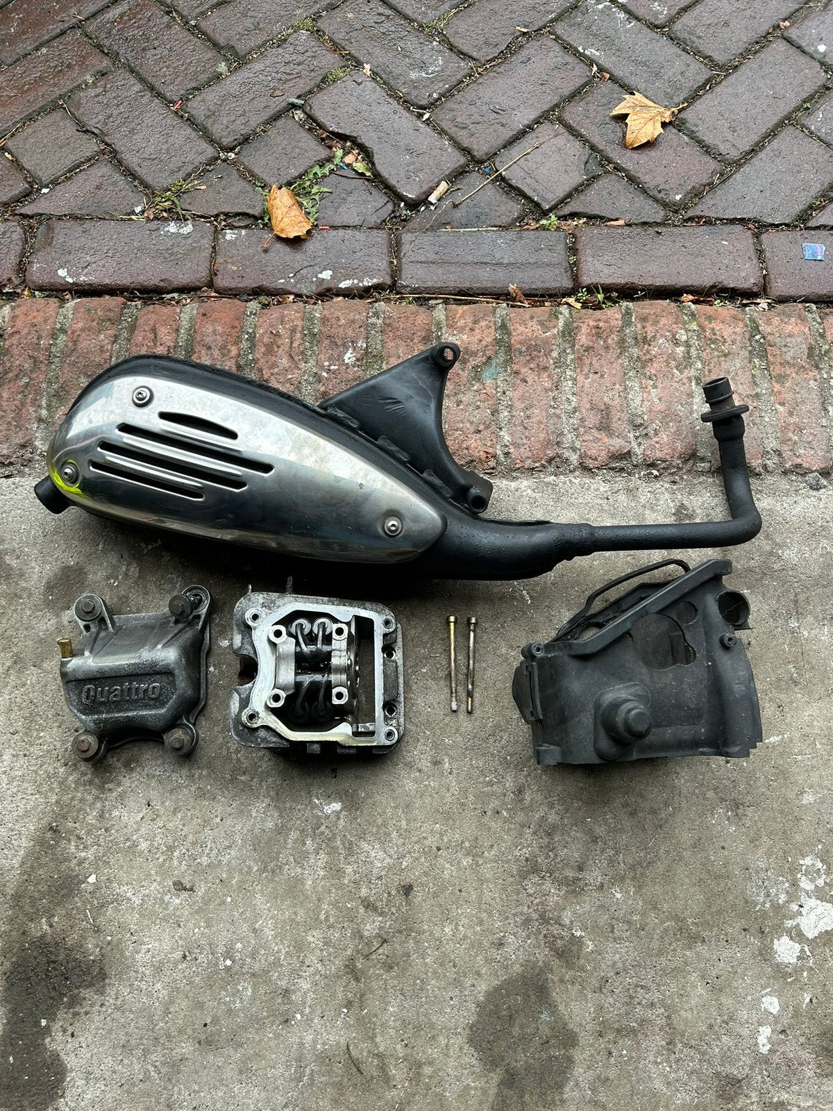 Vespa 4v set uitlaat cilinderkop, Ophalen of Verzenden, Zo goed als nieuw, Uitlaat, Piaggio