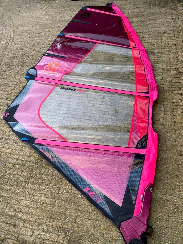 Neilpryde Wizard PRO 5,6 2025 | Nieuw staat!, 5 tot 6.5 m², Ophalen of Verzenden, Zo goed als nieuw, Met draagtas