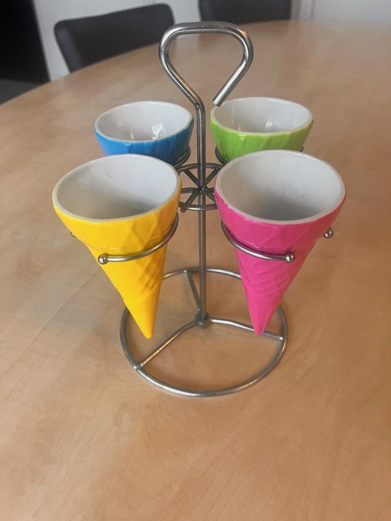 4 IJscups met houders, Huis en Inrichting, Keuken | Servies, Ophalen, Glas, Overige stijlen, Overige typen