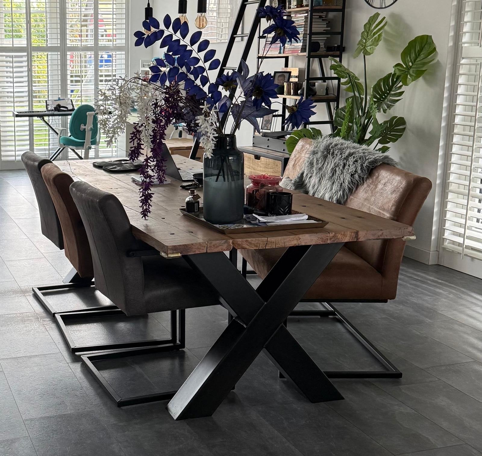 Robuuste eiken eettafel met stoelen en bank, Ophalen, Gebruikt, Eikenhout, 200 cm of meer