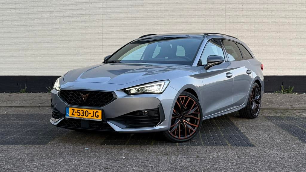 Cupra Leon Sportstourer 4Drive 310pk | Pano | ACC | Carplay, Automaat, Zwart, 1984 cc, Leon