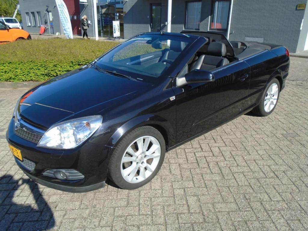 Opel Astra TwinTop 1.8 Enjoy Nieuwe Apk, Voorwielaandrijving, Elektrische ramen, Gebruikt, Zwart