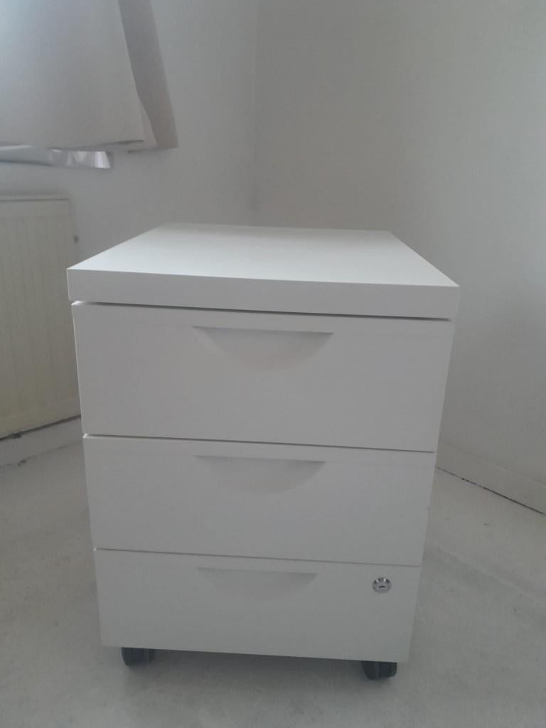 Archiefkast wit op wieltjes, sleutel afwezig, Ophalen, Minder dan 50 cm, Meerdere deuren, Zo goed als nieuw