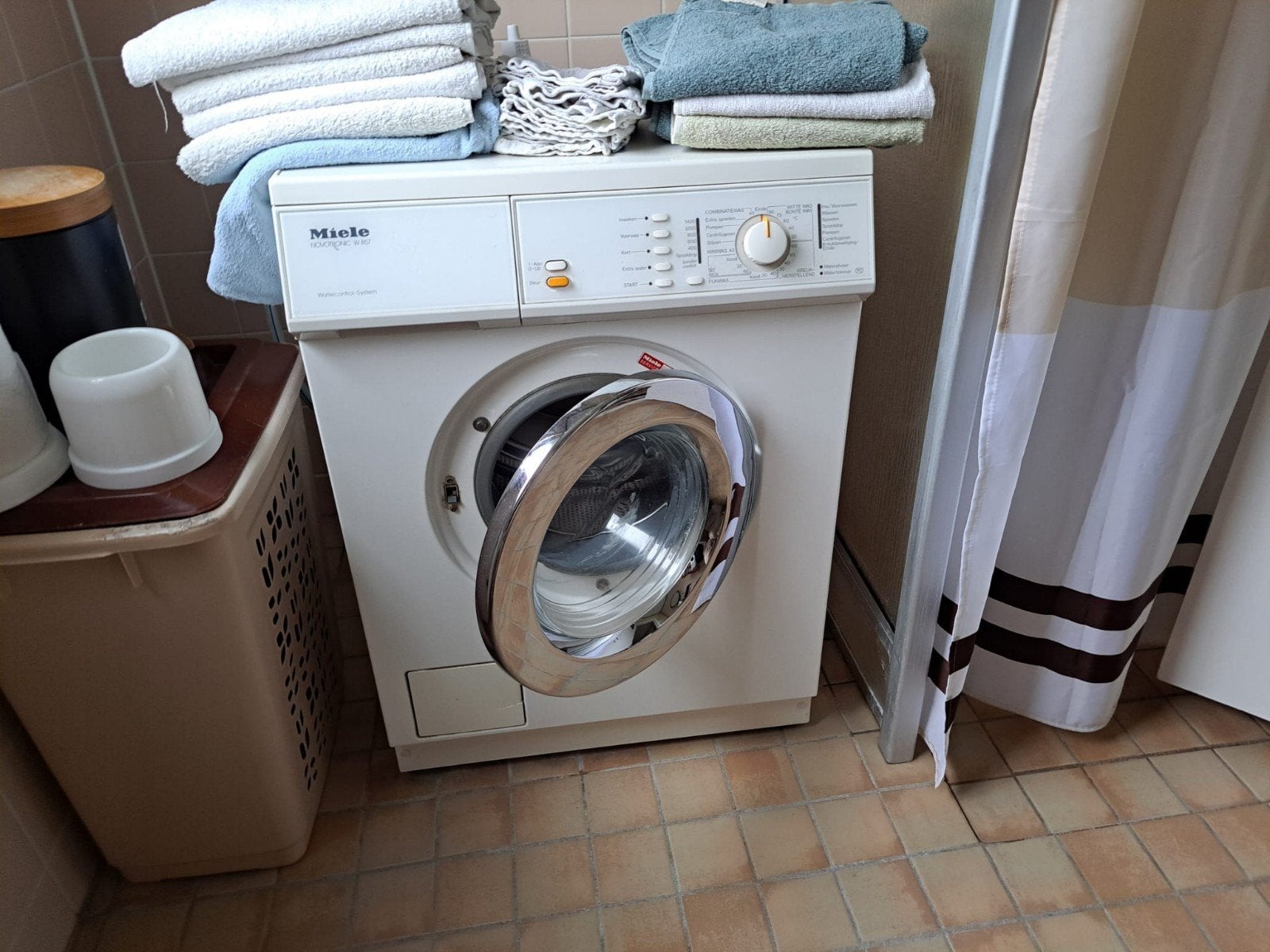 Miele Wasmachine - Betrouwbaar en Compact, Ophalen, 1200 tot 1600 toeren, Gebruikt, 4 tot 6 kg