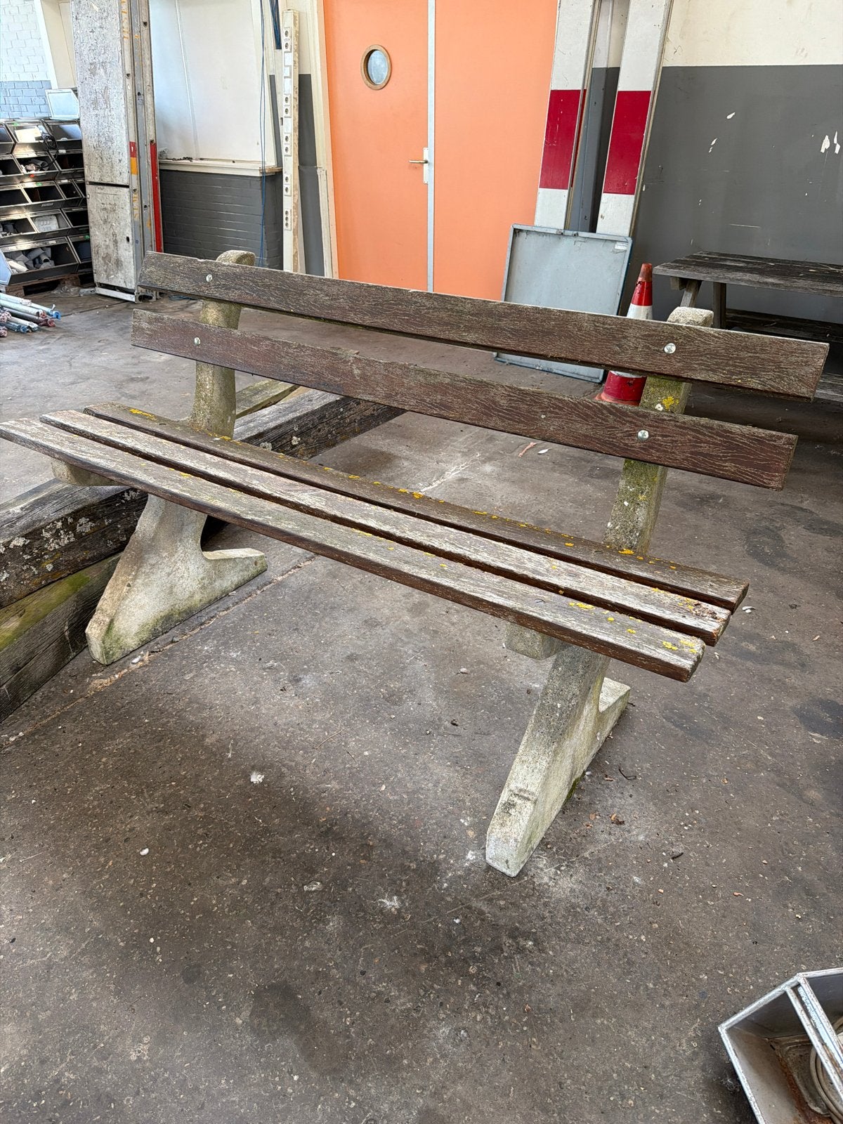 Robuuste tuinbank met betonnen onderstel, Tuin en Terras, Ophalen, Gebruikt, Hout