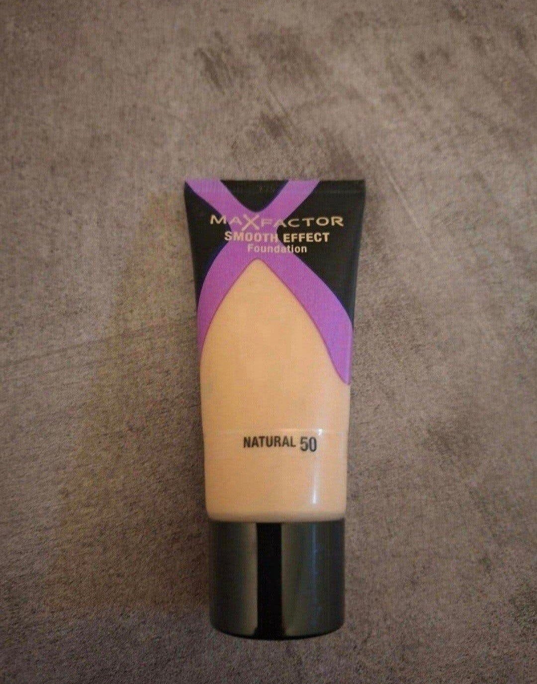 nieuwe Max Factor Smooth Effect Foundation (advr 110), Overige kleuren, Gehele gezicht, Nieuw, Ophalen of Verzenden