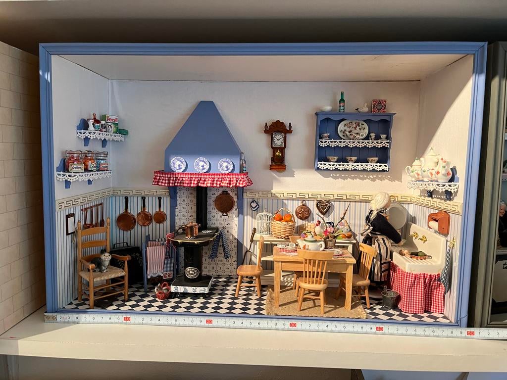 Collectie Poppenhuisjes, Kijkkastjes en Miniaturen, Ophalen, Gebruikt, Pop