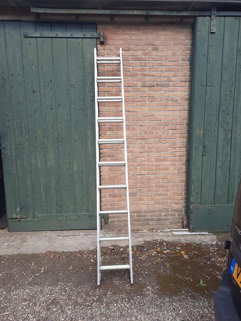 Mooie ladder 2 delen   totaal 5m50 ophalen, Doe-het-zelf en Verbouw, Ladders en Trappen, Ophalen of Verzenden, 4 meter of meer