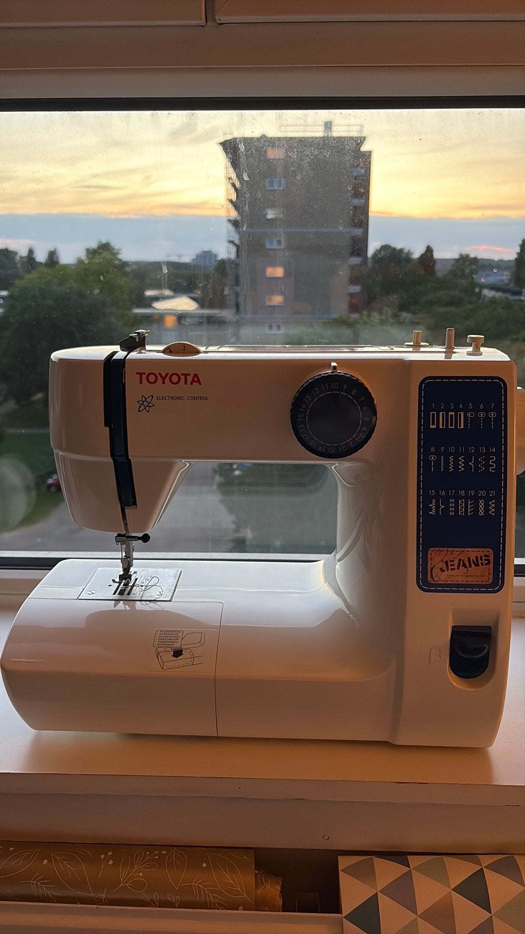 Toyota elektronische naaimachine - ideaal voor beginners, Ophalen of Verzenden, Gebruikt, Naaimachine, Overige merken