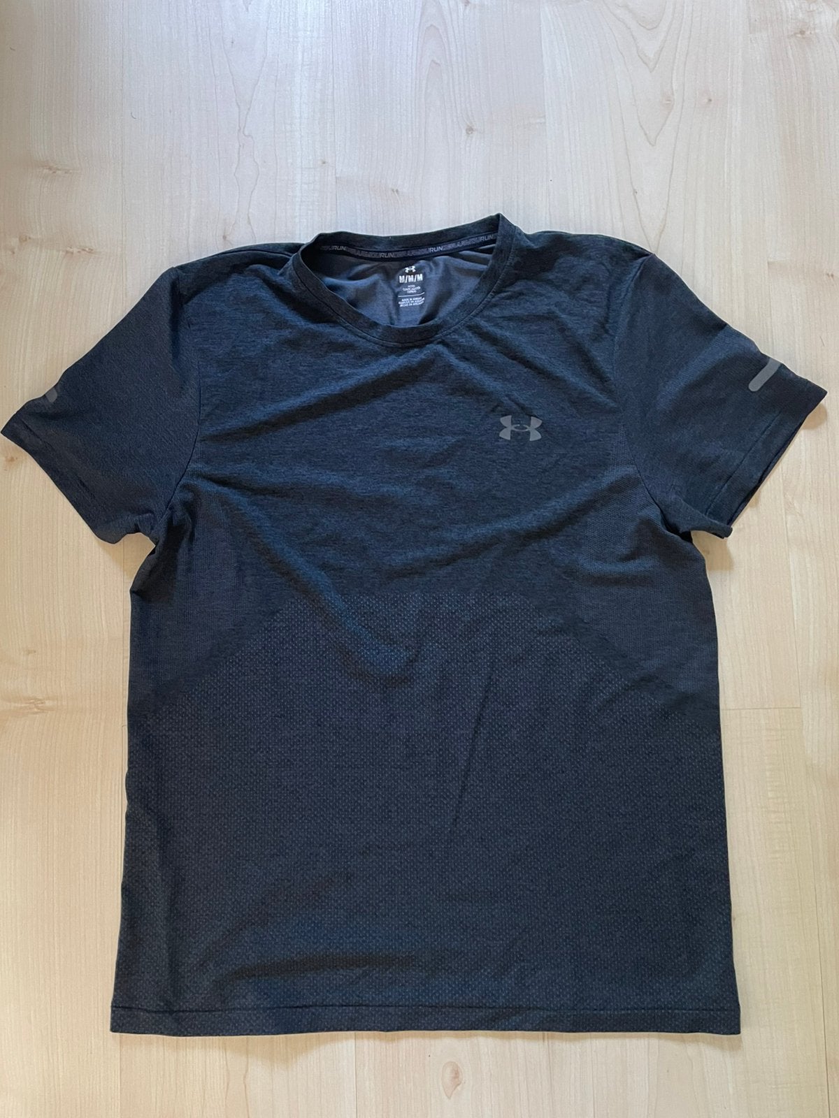 UNDER ARMOUR sport shirt M, Maat 48/50 (M), Zwart, Ophalen of Verzenden, Zo goed als nieuw