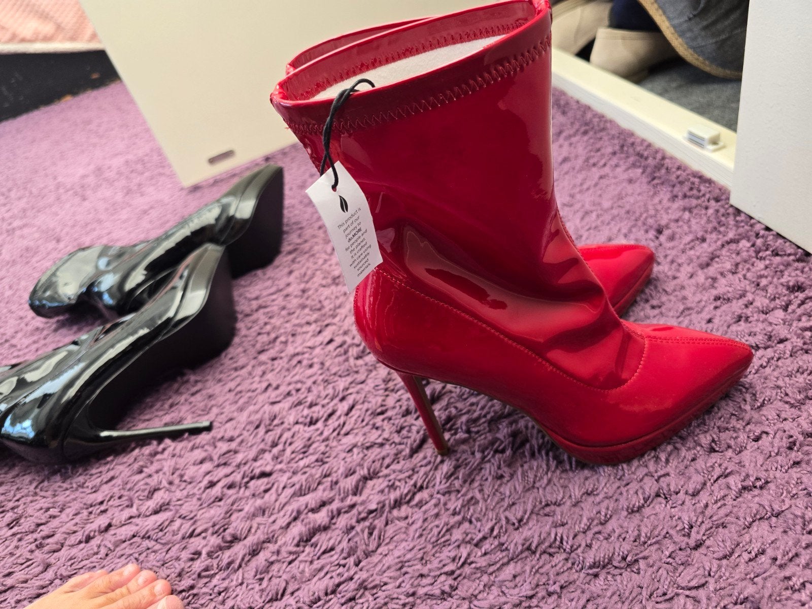 Nieuwe rode laklaarzen met hoge hakken, Kleding | Dames, Schoenen, Ophalen of Verzenden, Nieuw, Rood, Lage of Enkellaarzen