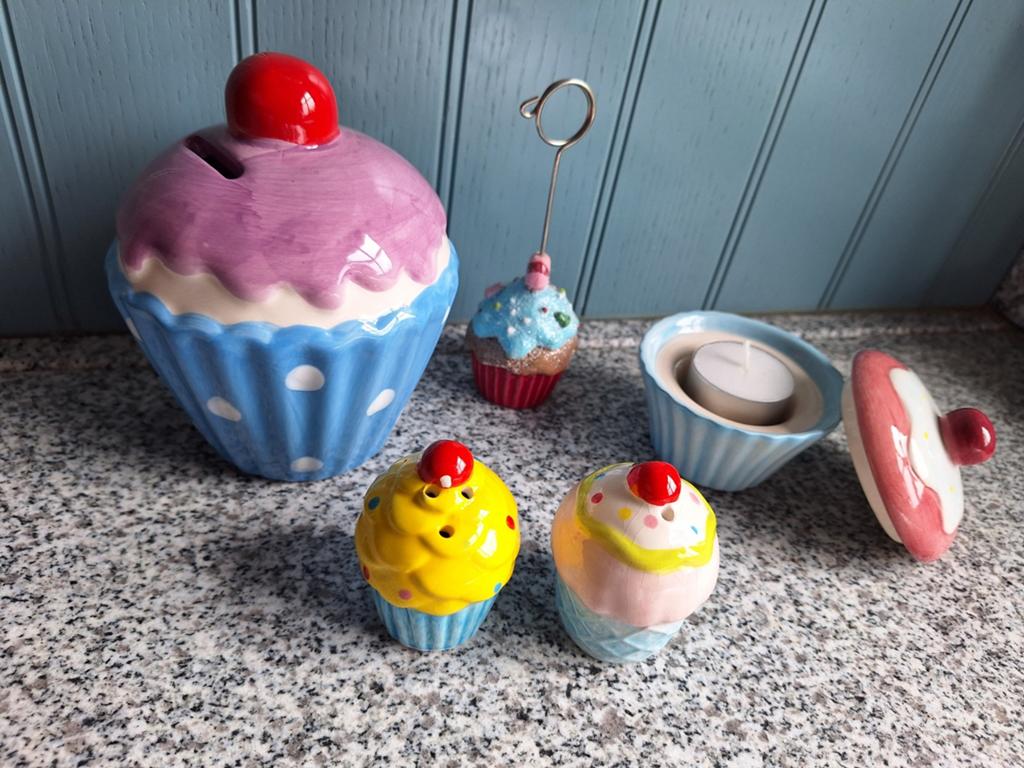 Cupcake set: spaarpot, theelichthouder, peper/zout stel etc, Meerkleurig, Overige stijlen, Ophalen of Verzenden, Zo goed als nieuw