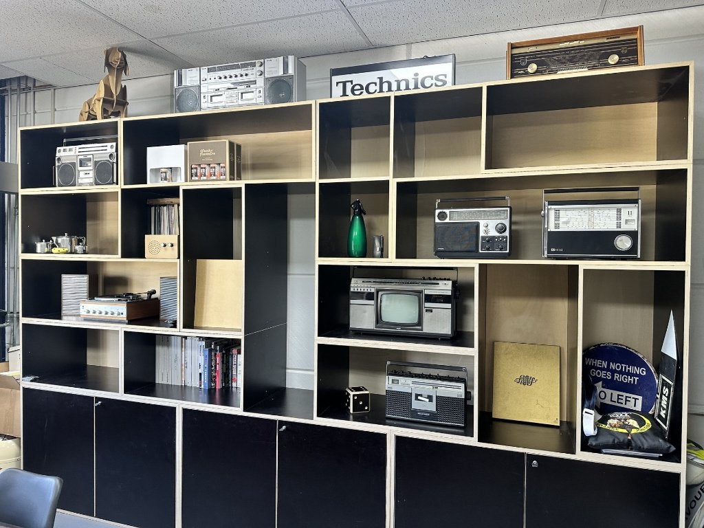 Professionele maatwerk vakkenkast van betonplex, Huis en Inrichting, Kasten | Wandmeubels, Ophalen, Overige materialen, 200 cm of meer