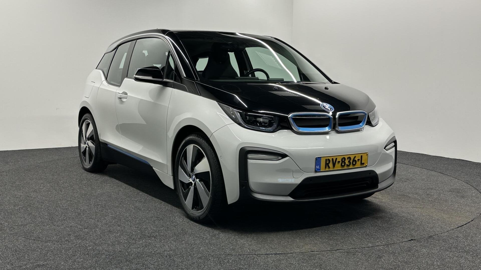 BMW i3 Basis iPerformance 94Ah 33 kWh Soh 87% CAMERA NAVI EC, Automaat, Gebruikt, 300 km, 4 stoelen