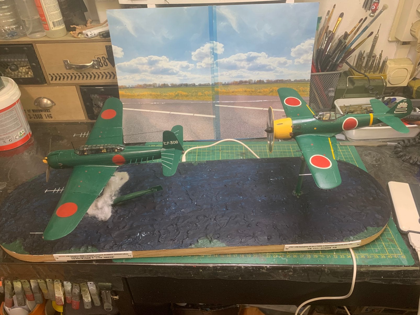 Twee Japan ww2 vliegtuig diorama schaal 1:48 ( Perl Harbor), Ophalen of Verzenden, Gebruikt, Groter dan 1:72, Vliegtuig