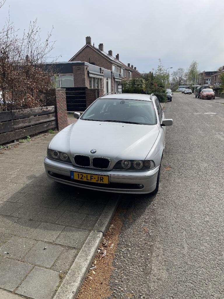 BMW 5-Serie 2.5 I 525 Touring AUT 2002 Grijs, Auto's, Automaat, Achterwielaandrijving, 1610 kg, Zwart